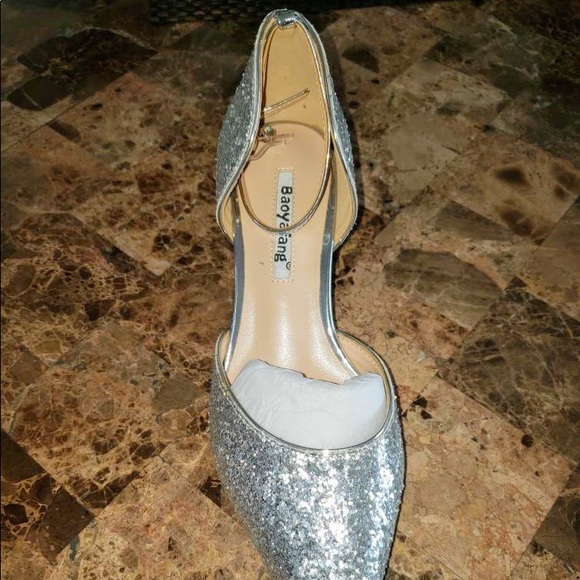 BRAND NEW never worn silver heel shoes - Picture 3 of 3